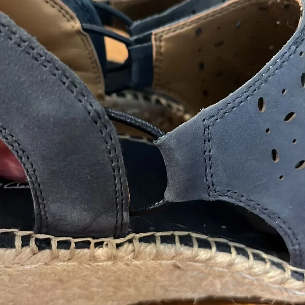 NWOT Clarks Women’s Petrine Gail Navy Nubuck Wedge size 10.